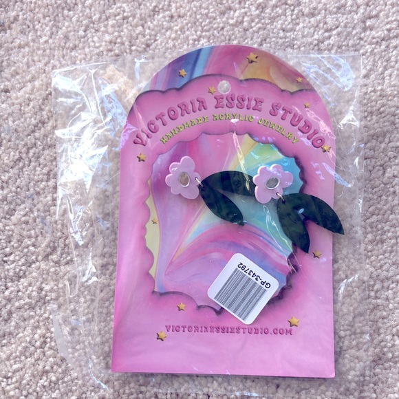 Victoria Essie Studio earrings - Picture 2 of 3